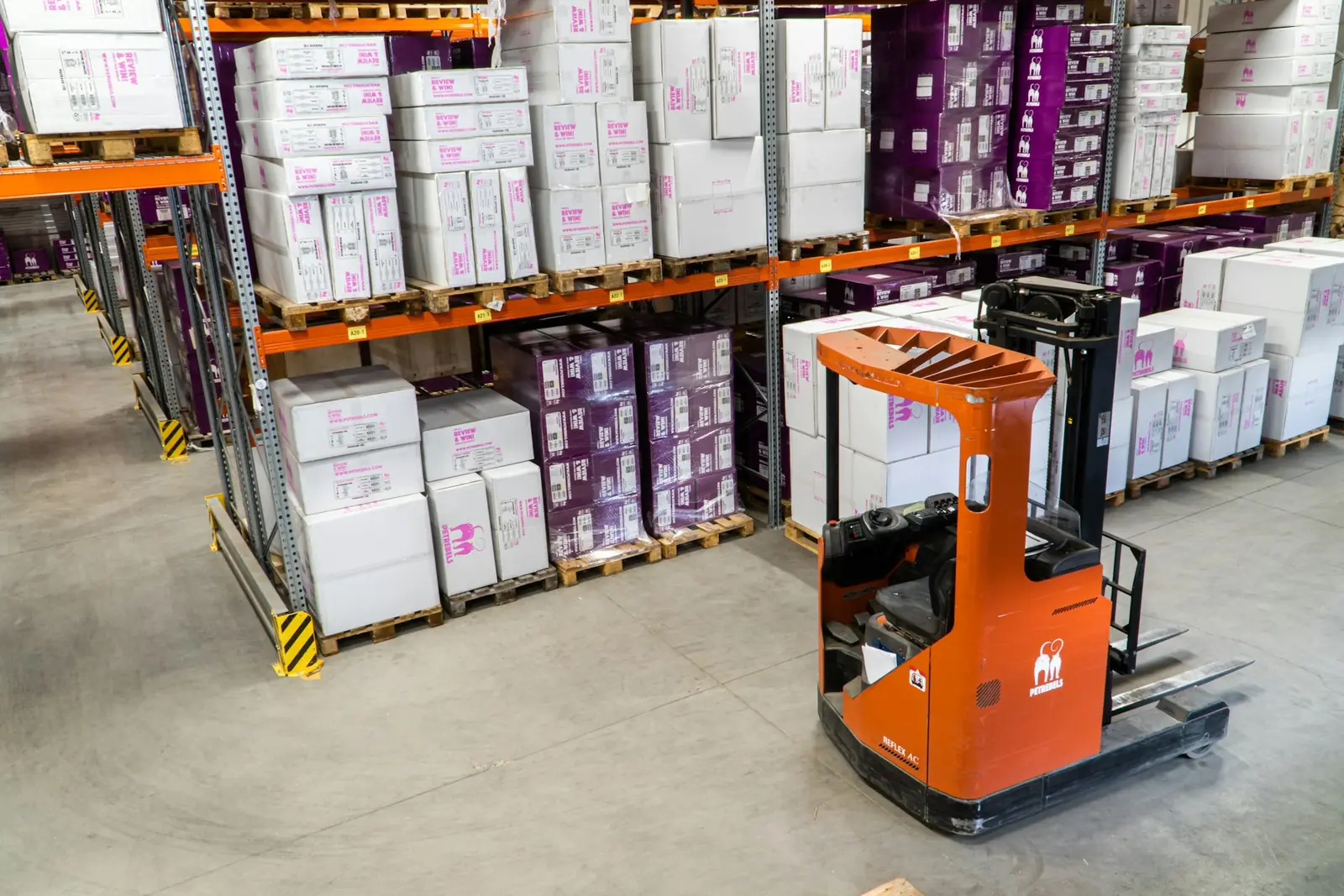 Order picking and fulfilment operation inside a distribution warehouse